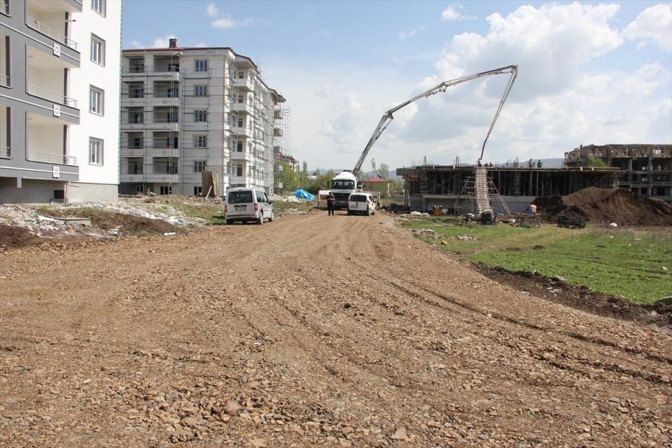 <p>Elif Kaya da sunulan kaliteli hizmetler sayesinde Karakoçan'ın çok güzel hale geldiğini kaydetti.</p>