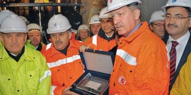 <p>Cumhurbaşkanı Recep Tayyip Erdoğan, 24 Haziran seçimlerinde muhalif adayların Türkiye'nin prestij projelerine yönelik tehditlerine rağmen 2023 vizyonuna yönelik çalışmaları kararlılıkla takip ediyor.</p>
