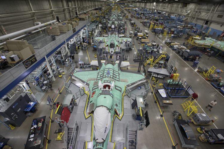 <p>İlk resmi uçak siparişi ise 2012’de verildi. Türk Hava Kuvvetleri için 100’ü kesin, 16’sı da opsiyon olmak üzere toplam 116 F-35 alımı gündemde.</p>
