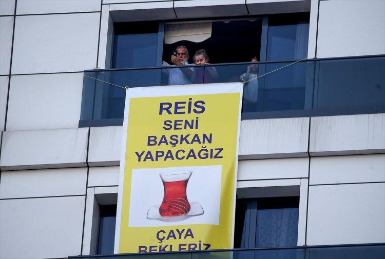 <p>Cumhurbaşkanı ve AK Parti Genel Başkanı Recep Tayyip Erdoğan seçime iki gün kala İstanbul'da Kartal, Maltepe, Ataşehir, Üsküdar, Sarıyer ve Gaziosmanpaşa'da miting düzenledi.<br />
<br />
Sıcağa rağmen mitinglere yoğun katılım gerçekleşti.</p>
