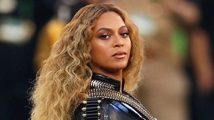 <p><strong>Beyonce</strong></p>

<p>@beyonce hesabıyla 110 milyon takipçiye ulaşan Beyonce'de Instagram'ın popüler hesapları arasında. </p>
