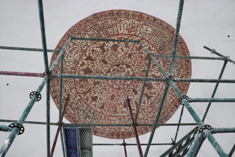 <p>Teröristlerin "üs" gibi kullandığı, dönemin Diyarbakır Valisi Bıyıklı Mehmet Paşa tarafından yaptırılan 500 yıllık Fatih Paşa Camisi de kullanılamaz hale gelen yerler arasında bulunuyordu</p>

<p> </p>
