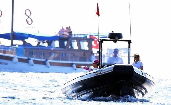 <p>İbragimov'un tatil i&ccedil;in Bodrum'dan sonra Aydın Kuşadası il&ccedil;esine ge&ccedil;eceği, oradan VIP ara&ccedil;larla Efes Meryemana ve Pamukkale'yi gezeceği kaydedildi.</p>
