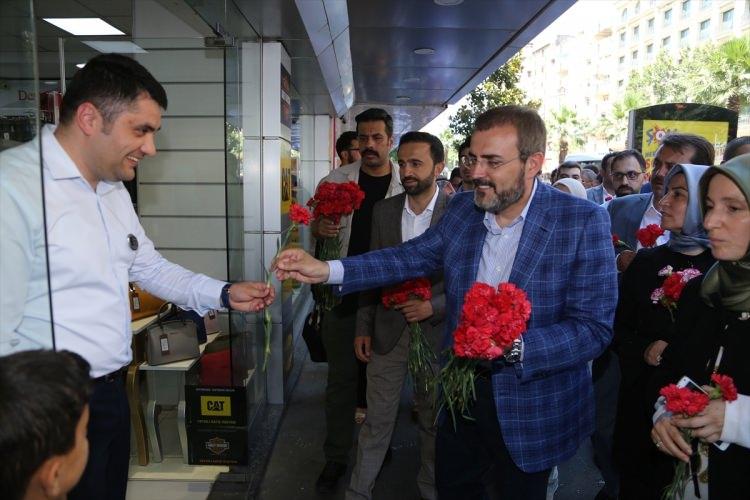 <p>Herkesi sandıkta tecelli edecek olan millet iradesine karşı son derece saygılı olmaya, dikkatli olmaya davet eden Ünal, şunları kaydetti:</p>