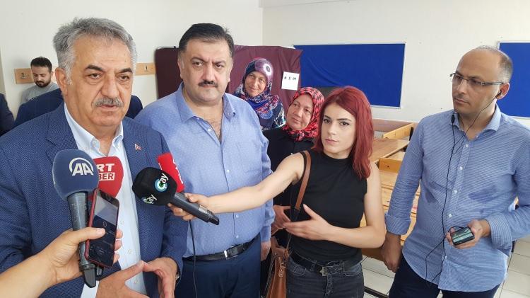 <p>AK Parti Genel Başkan Yardımcısı Hayati Yazıcı, Cumhurbaşkanlığı ve 27'inci Dönem Milletvekilliği seçiminde oyunu memleketi Rize'de kullandı.<br />
 </p>
