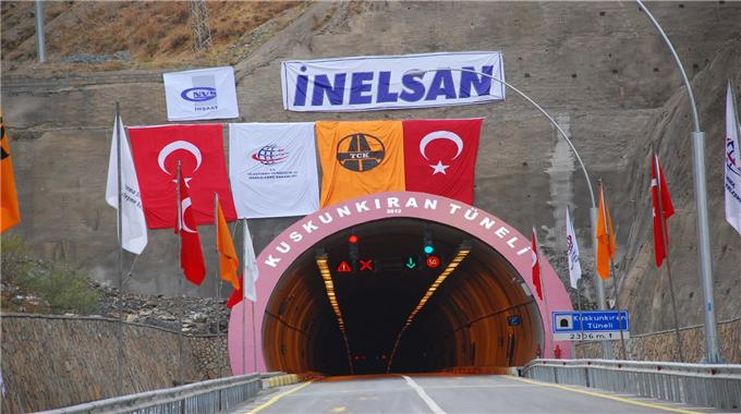 <p><strong>KUSKUNKIRAN TÜNELİ (2012)</strong><br />
<br />
2 bin 176 metre uzunluğundaki Kuskunkıran Tüneli Güneydoğu ve Doğu Anadolu bölgesinin en büyük tünelidir.</p>