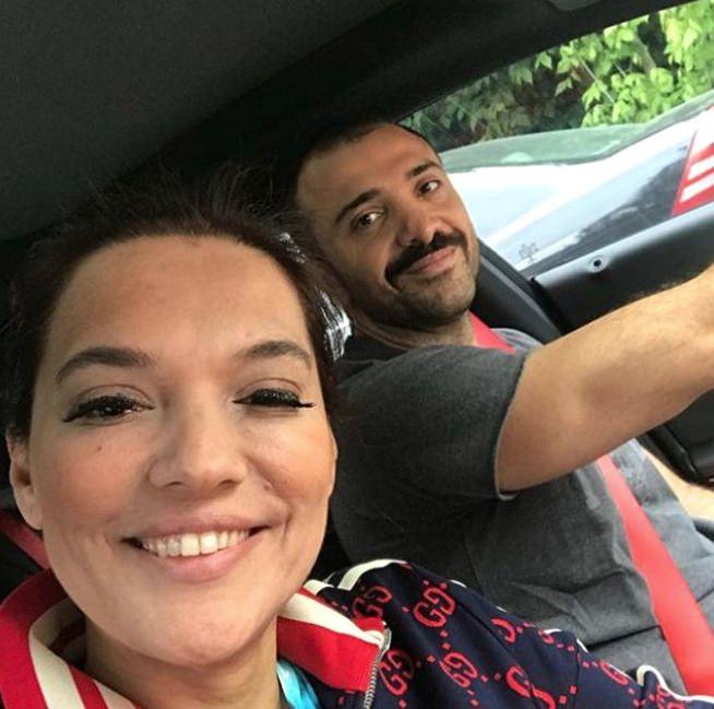 <p>Demet Akalın<br />
"Ben oyumu kullandım. Hayırlı olsun memleketim için halkımız için. Sükûnet içinde güzellikle akşam olur"</p>
