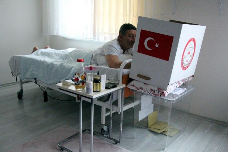 <p>Merkez ilçede 23 engellinin seyyar sandıkla evinde oy kullanacağı bildirildi.</p>