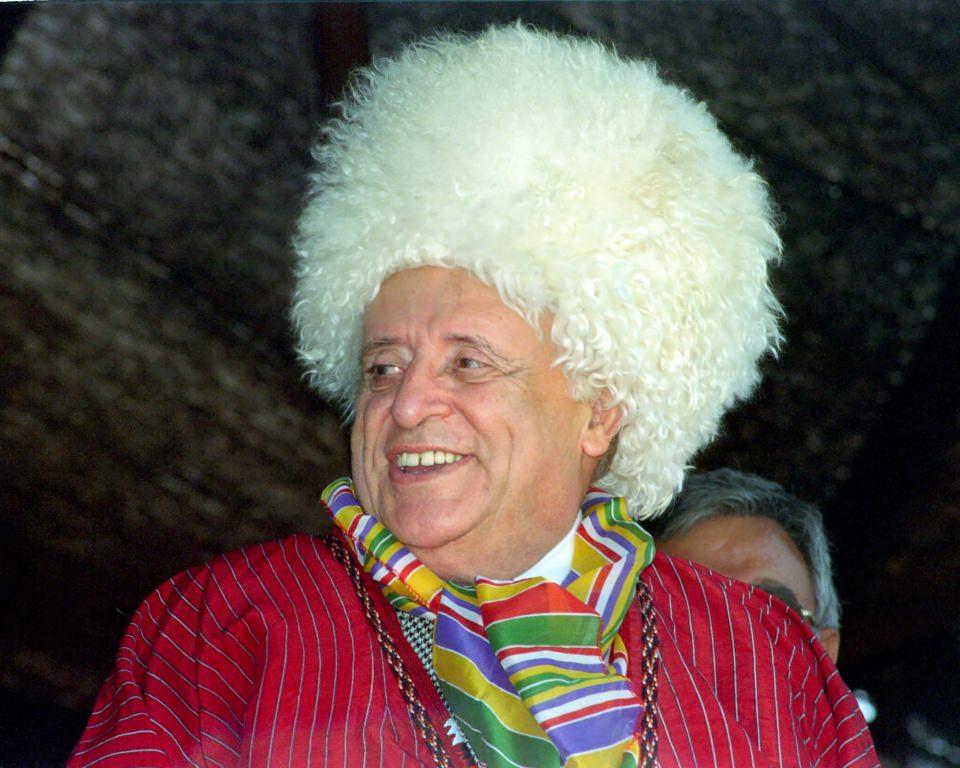 <p>Cumhurbaşkanı Süleyman Demirel, 13 Eylül 1998'de 717. Ertuğrul Gazi'yi anma törenine katıldı.</p>
