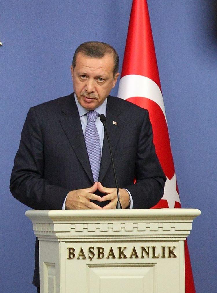 <p>1991 seçimlerinde tercihli oy sistemi ilk kez uygulandı. RP’den 6. Bölge 1. sıra milletvekili adayı olan Erdoğan seçimi kazandı, hatta milletvekili mazbatasını aldı ancak beklenmeyen bir gelişme yaşandı.</p>
<p> </p>