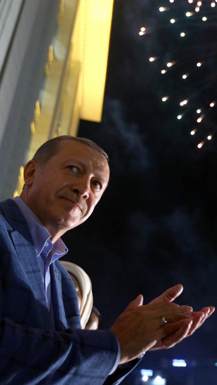 <p><strong>24 YILDA 14 SEÇİM</strong></p>

<p><strong>1994 - </strong>Yüzde 25 oyla İstanbul Büyükşehir Belediye Başkanı oldu.</p>
