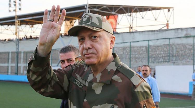 <p>AK Parti oyların yüzde 49.5’ini alarak yeniden tek başına iktidara geldi. Partili cumhurbaşkanlığını da içeren cumhurbaşkanlığı hükümet sisteminin oylandığı 16 Nisan referandumu Erdoğan’ın 13. seçim zaferi olarak kayıtlara geçti.</p>

<p> </p>
