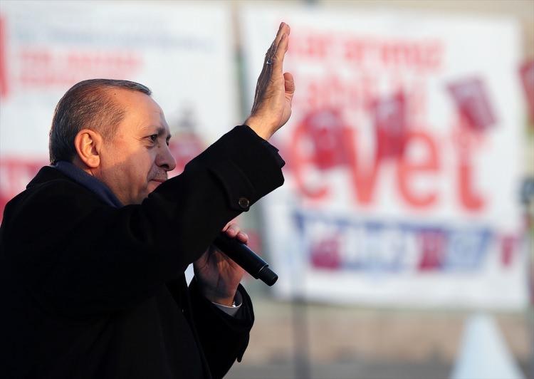 <p>RP’nin oyu yüzde 4’lerde olmasına karşın Erdoğan yüzde 21 oy oranına ulaştı ancak seçilemedi.</p>
<p> </p>