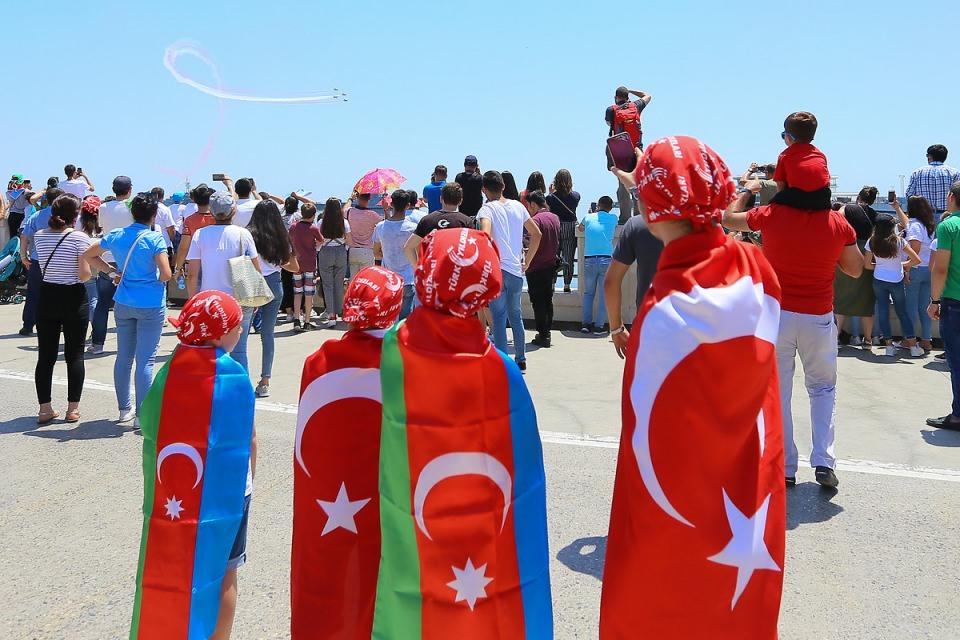 <p>Azerbaycan Silahlı Kuvvetler Günü ve Azerbaycan ordusunun 100. kuruluş yıldönümü kutlandı. </p>
