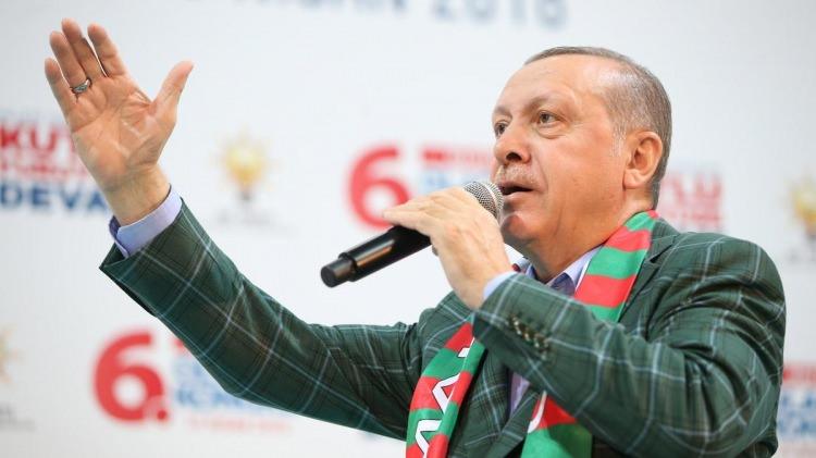 <p>CHP yine destek verince Sezer ikinci kez kabul edilen değişikliği onaylamak zorunda kaldı. Böylece Erdoğan’ın milletvekili adayı olabilmesinin önündeki hukuki engel kaldırılmış oldu.</p>

<p> </p>
