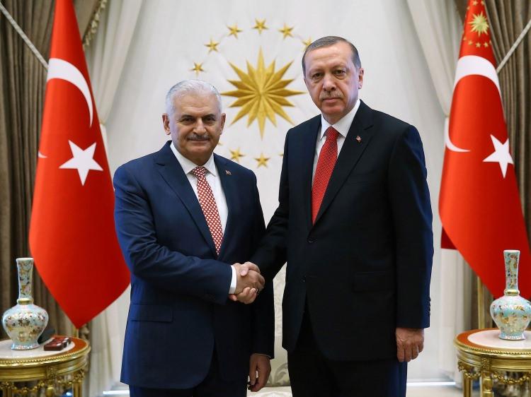 <p>YSK, Baş’ın Erdoğan’dan daha fazla tercihli oy aldığını ilan etti. Erdoğan’ın 11 günlük milletvekilliği böylece sona erdi. Mazbatası iptal edildi.</p>

<p> </p>
