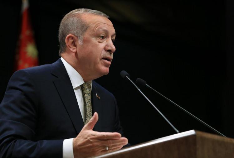 <p>Kendi sözleriyle, artık hiçbir şey eskisi gibi olmayacaktı. “Çıraklık dönemim” dediği, İstanbul Büyükşehir Belediye Başkanlığı’nı kazandığı 1994’ten itibaren lider olarak girdiği hiçbir seçimi kaybetmedi.</p>
<p> </p>