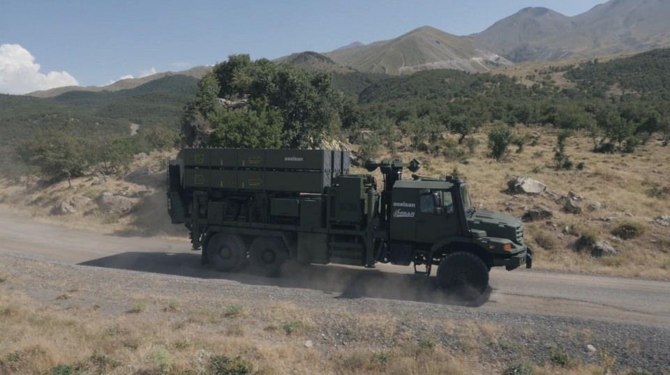 <p>Hisar Projesi kapsamında ortaya çıkan sistemlerin yurt içi ve ihracat versiyonlarına ilişkin gereksinimler göz önüne bulundurularak 40 kilometre üzeri menzile çıkarılmasına yönelik çalışmalar yürütülüyor.</p>

<p> </p>
