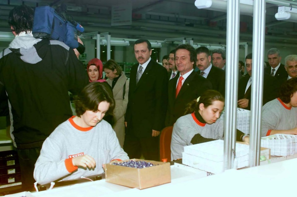 <p>Ak Parti İzmir çalışmalarına Ak Parti Genel Başkanı Recep Tayyip Erdoğan katıldı.<br />
<br />
- 30 Oca 2003</p>
