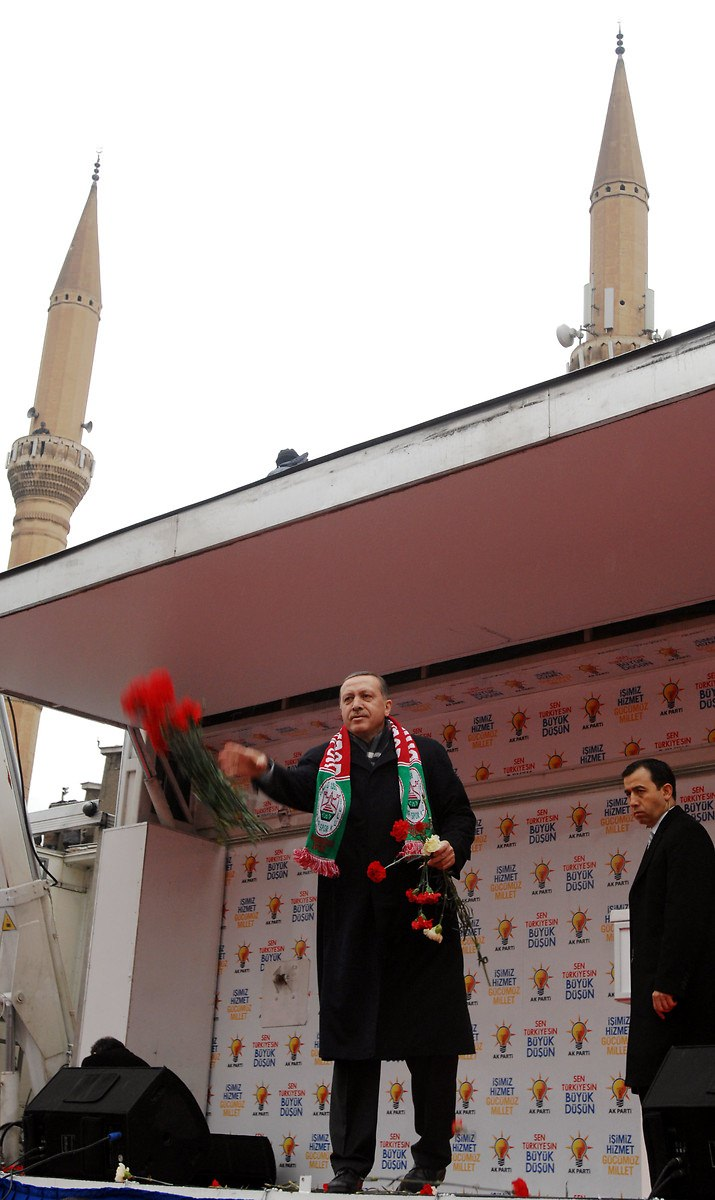 <p>Başbakan Recep Tayyip Erdoğan Diyarbakır'da halka seslendi.</p>

<p>- 8 Haz 2006</p>
