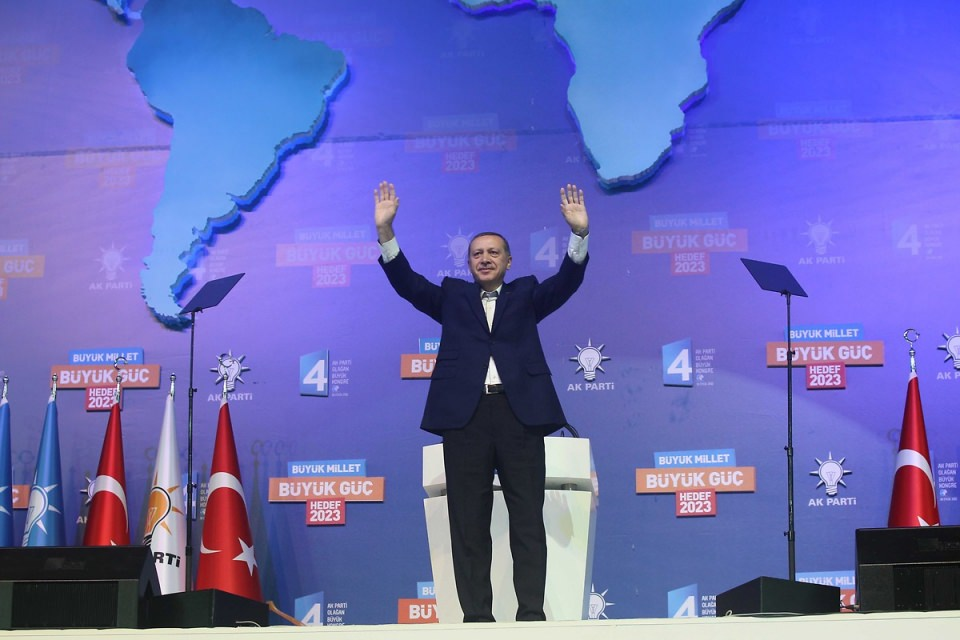 <p>Adalet ve Kalkınma Partisi (AK Parti) 4. Olağan Büyük Kongresi, Ankara Arena Spor Salonu'nda yapıldı. AK Parti Genel Başkanı ve Başbakan Recep Tayyip Erdoğan salonu selamladı.</p>

<p> </p>

<p>- 30 Eyl 2012</p>
