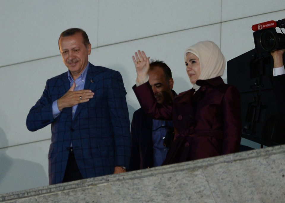 <p>Cumhurbaşkanlığı seçimini kazanan Başbakan Recep Tayyip Erdoğan, Ankara'da AK Parti Genel Merkezi'nin önünde toplanan partililere hitap etti.</p>

<p> </p>

<p>- 10 Ağu 2014</p>
