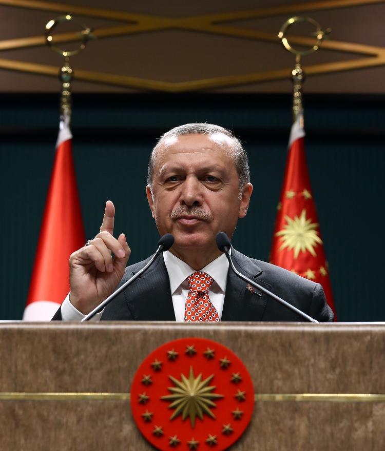 <p><strong>2015 -</strong> Kasım 2015 / AK Parti yüzde 49.5’lik oy oranıyla tek başına iktidar oldu.</p>