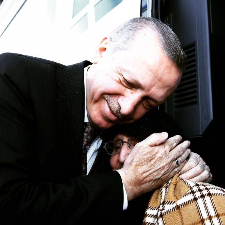 <p><strong>2018 - </strong>Recep Tayyip Erdoğan, yüzde 52.59 oy oranıyla ilk turda yeni sistemin ilk cumhurbaşkanı seçildi. AK Parti de yüzde 41.85’le seçimden birinci parti olarak çıktı.</p>