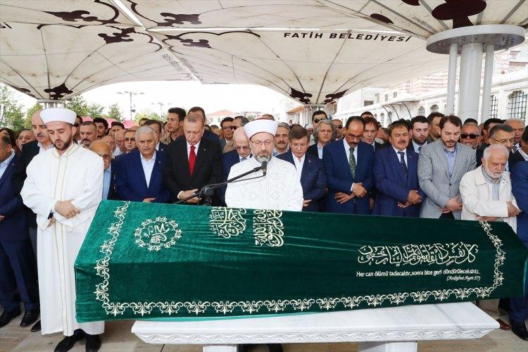 <p>93 yaşında hayata gözlerini yuman ünlü tarihçi Fuat Sezgin, bugün İstanbul’da son yolculuğuna uğurlandı.</p>

<p> </p>
