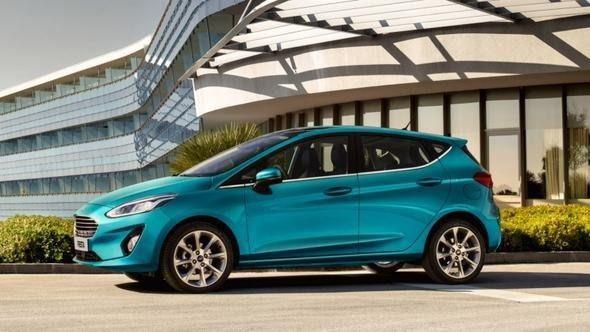 <p>Yeni Ford Fiesta Trend 1.1 L M/T 90.500TL (85.500 kampanyalı fiyatı)<br />
<br />
Şehir içi (L/100 km) 5,6<br />
<br />
Şehir dışı (L/100 km) 3,7<br />
<br />
Ortalama (L/100 km) 4,4</p>

