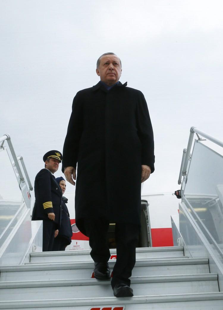 <p>Bu açıdan bakıldığında dünyada bu hikâyenin benzeri yok. Özellikle son seçimde muhalefet Cumhurbaşkanı Erdoğan’ın devlet imkânlarını kullandığını sık sık dile getirdi.</p>

<p> </p>

