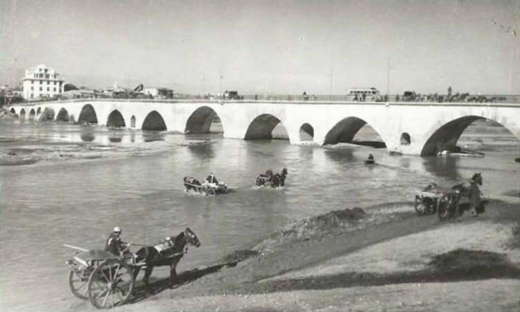 <p>Günümüzden yaklaşık 100 yıl önce çekilmiş Türkiye'nin il il fotoğrafları.. Kimse bu hale geleceğini tahmin etmemişti! İşte il il eski Türkiye fotoğrafları</p>

<p>Adana</p>
