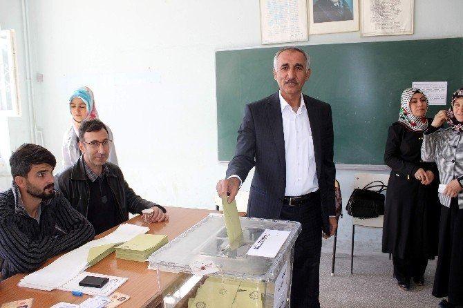 <p><span style="color:rgb(255, 215, 0)"><strong>ADIYAMAN</strong></span></p>
<p><span style="color:#FFD700"><strong>AK PARTİ </strong></span>Yakup Taş</p>