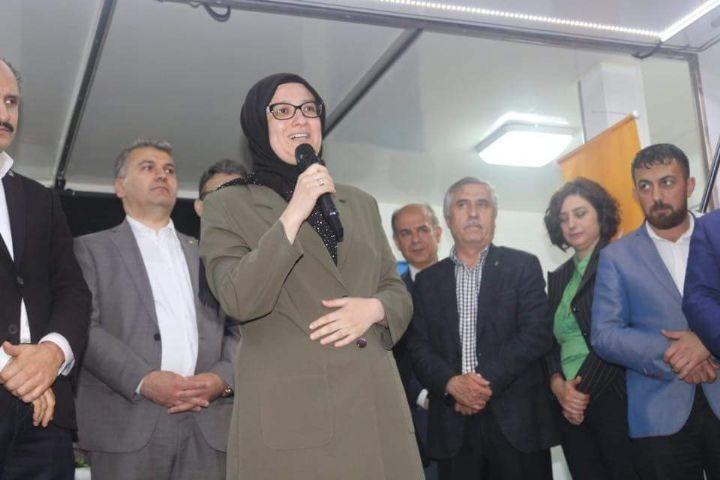 <p><span style="color:#FFD700"><strong>BALIKESİR</strong></span></p>

<p><strong><span style="color:#FFD700">AK PARTİ</span> </strong>Belgin Uygur</p>
