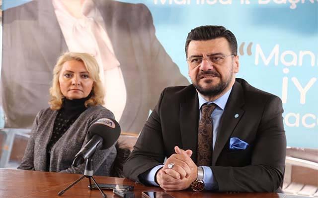 <p><span style="color:#FFFF00"><strong>MANİSA</strong></span></p>

<p><strong><span style="color:#FFFF00">İYİ Parti</span> </strong>Tamer Akkal</p>
