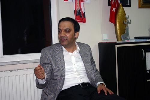 <p><span style="color:#FFFF00"><strong>SİVAS</strong></span></p>

<p><strong><span style="color:#FFFF00">MHP</span> </strong>Ahmet Özyürek</p>
