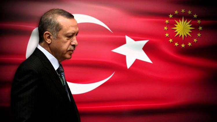 <p>Recep Tayyip Erdoğan, 19 yıl önce Pınarhisar Cezaevi’ne girerken, “Bu şarkı burada bitmez” diyordu.</p>
<p> </p>