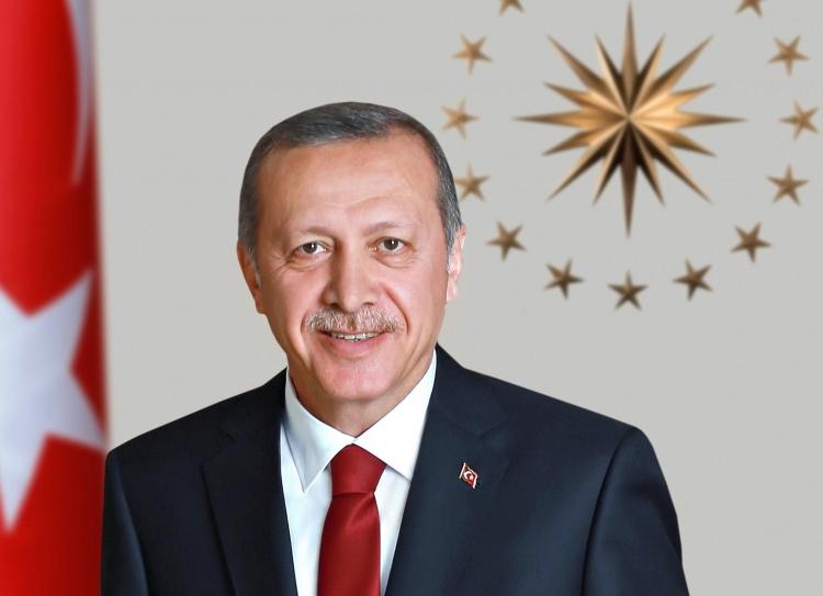 <p>Benzeri olmayan bir siyasi kariyerin işaret fişeğiydi. Yüzde 25 oyla İstanbul’a belediye başkanı seçildiği 1994’ten itibaren hiçbir seçimi kaybetmedi.</p>
<p> </p>