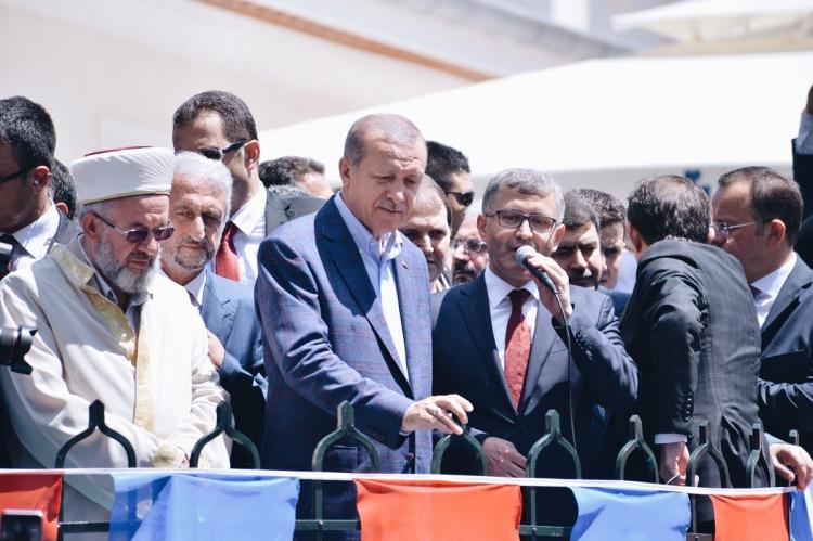 <p>AK Parti, “affa uğramış olsa bile” ifadesini çıkararak Erdoğan’ın yasağını kaldıran bir Anayasa değişikliği paketi hazırladı.</p>

<p> </p>
