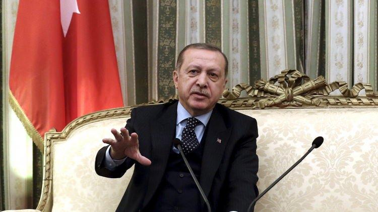 <p>Ama Erdoğan 1994’ten beri lider olarak 14 seçime girdi ve hepsini kazandı. Son birkaç seçime kadar devlet imkânlarını kullanacak durumda da değildi.</p>

<p> </p>
