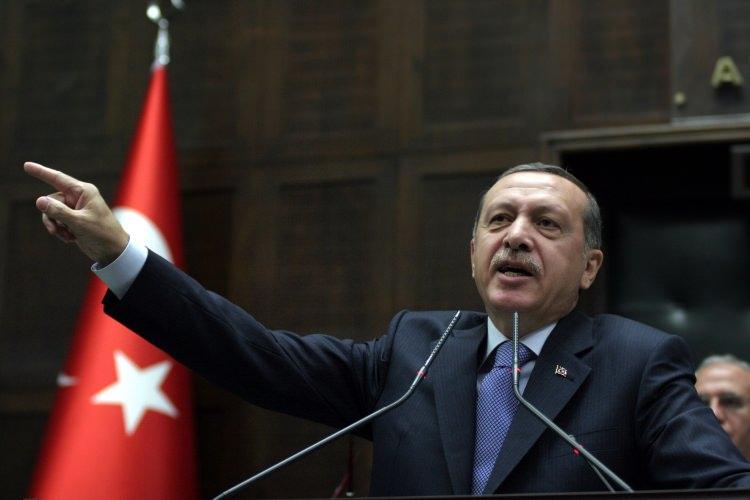 <p>3 Kasım 2002’de yapılan genel seçimlere katılan AK Parti, CHP dışındaki partilerin baraj altında kalması sonrası yüzde 34.29 oyla tek başına iktidar oldu.</p>
<p> </p>