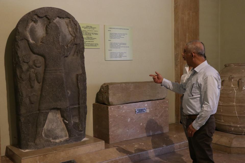 <p>İl Kültür ve Turizm Müdürü Basri Akdemir de ziyaretçilerin en çok ilgiyi mumyaların sergilendiği bölüme gösterdiğini söyledi.  </p>
