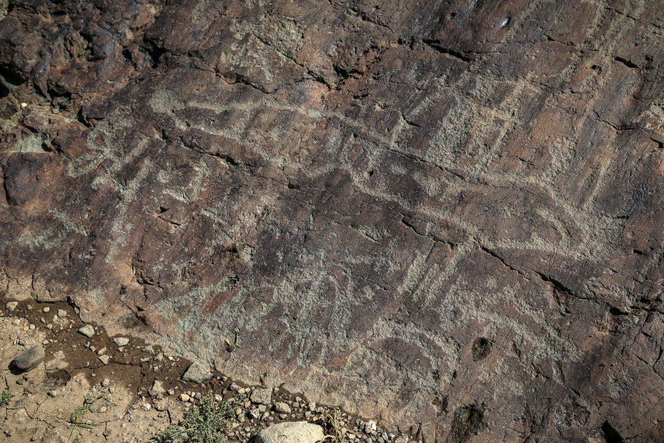 <p><strong>"Yaban keçisi ve yaban koyunu resimleri görülüyor"</strong></p>
<p>Orta Doğu Teknik Üniversitesi (ODTÜ) Yerleşim Arkeolojisi bölümünden doktora öğrencisi Hakkı Üncü ise Cilo Dağı'ndaki Sat Buzul Gölleri'nde düzenlenen doğa festivali kapsamında Hakkari'ye gelerek bölgeyi gezme imkanı bulduğunu ve kaya resimlerini görünce hayran kaldığını dile getirdi.</p>