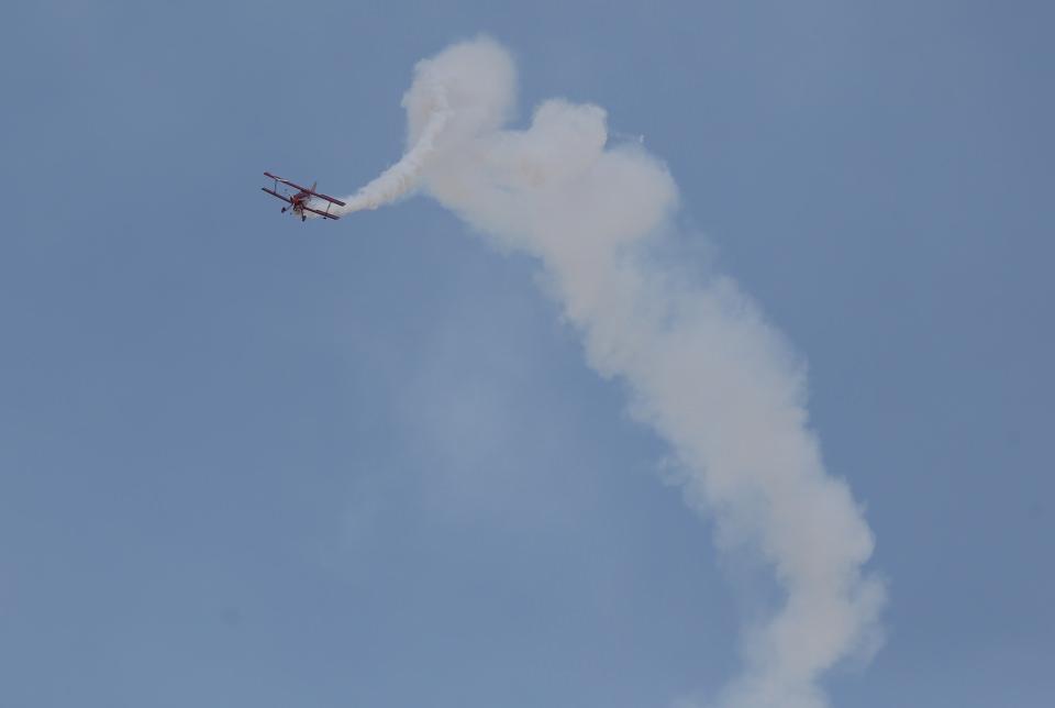 <p>Türkiye'nin tek sivil kadın akrobasi pilotu olan gökyüzü aşığı 27 yaşındaki Semin Öztürk, çocukluğundan beri düşlediği "Türkiye'yi yurt dışında temsil etme" hayalini 14-15 Temmuz'da Romanya'da düzenlenecek Aeromania Havacılık Festivali'nde gerçekleştirecek.</p>