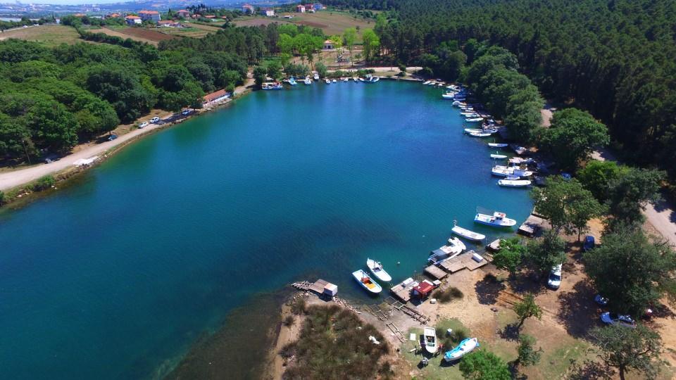 <p> Hamsilos Tabiat Parkı'nın en fazla ziyaretçi ağırlayan yerlerden biri olduğuna işaret eden Başyiğit, 2016 yılından itibaren halkın ihtiyaçları gözetilerek bazı çalışmalar yaptıklarını anlattı. </p>