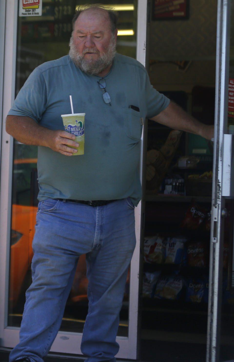 <p>FET&Ouml;'n&uuml;n Pensilvanya eyaletindeki "Golden Generation (Altın Nesil)" kampının bulunduğu kasaba sakinleri,&nbsp;&ouml;rg&uuml;t&uuml;n yerel y&ouml;neticilerle kurduğu ticari ilişkiler sayesinde elde ettiği ayrıcalıklardan "Eğer G&uuml;len&rsquo;e yakınsan ruhsatı alırsın, değilsen izin filan alamazsın, &ccedil;ok zorluklara girersin &ccedil;&uuml;nk&uuml; G&uuml;len, kasaba y&ouml;netimini kontrol ediyor.&rdquo; diyerek&nbsp;şikayet ediyor.&nbsp;</p>
