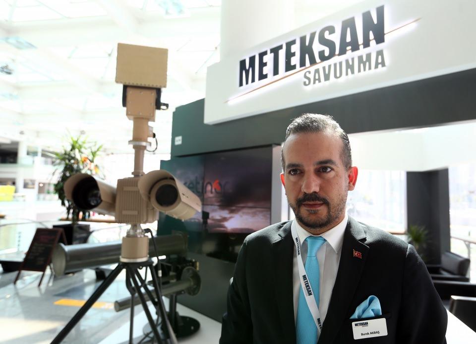 <p>Kapan Drone Savar Sistemi'nin, sayısal haritalar ve yenilikçi 3D harita ekranı, 360 derece devamlı dönerek veya seçilen açısal sektörde tarama, alarm bölgeleri yönetimiyle tehditlere karşı uzak menzilden erken uyarı, mevcut güvenlik sistemleriyle entegrasyon olanağı, düşük algılanma olasılığı (LPI radar), yönlü karıştırmayla istenmeyen elektromanyetik girişimin en aza indirgenmesi, "sürü drone"lara karşı etkinlik gibi özellikler taşıyor.</p>

<p> </p>
