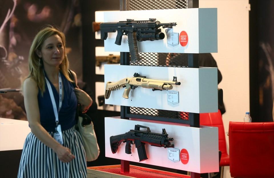 <p>Yurt ve sınır güvenliği, iç güvenlik, savunma sistemleri konularının ele alınacağı SEDEC'te, Türk savunma sanayisi firmalarının ürün ve kabiliyetleri de sergileniyor.</p>
