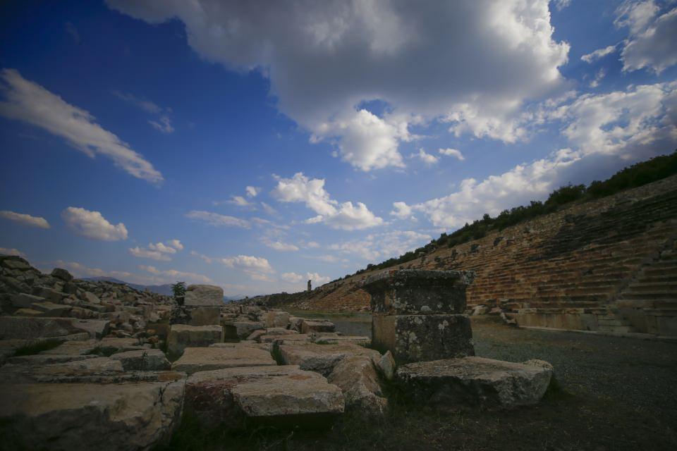 <p>Medusa'nun antik dönemde mitolojik, koruyucu bir figür olduğuna dikkati çeken Özüdoğru, şunları kaydetti:</p>
