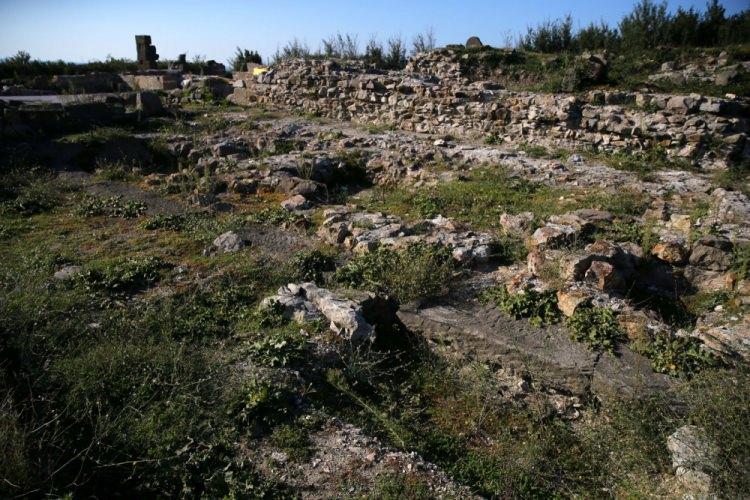 <p>Bu süreç içerisinde antik kentin limanı, tiyatrosu, tapınakları, kiliseleri, surları ortaya çıkarıldı. Bunlarla ilgili kitaplar ve restorasyon çalışmaları başlatıldı.</p>

<p> </p>

